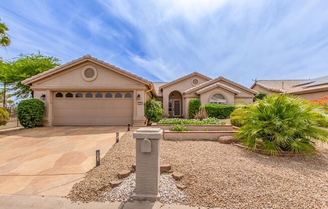 Furnished Goodyear home in this beautiful golf course community with tons of amenities!