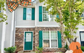 Introducing our charming 3 Bedroom Traditional Townhome located in the desirable Hampton, GA area.