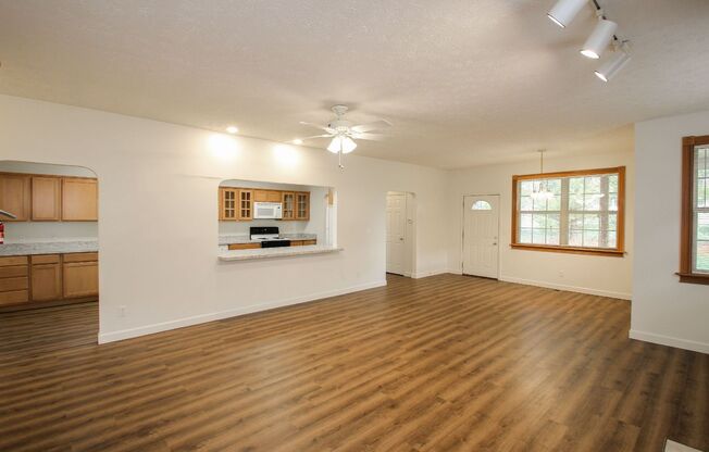 2 beds, 2 baths, 1,650 sqft, $2,135