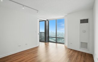 468 W GRAND AVE