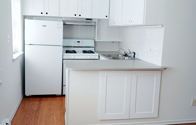 Studio, 1 bath, 332 sqft, $1,400, Unit 311