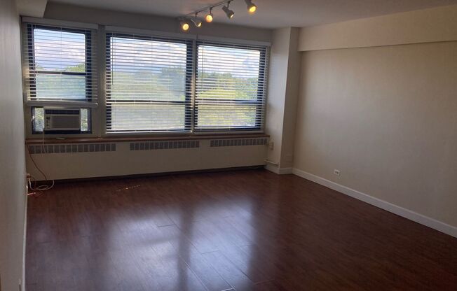 1 bed, 1 bath, $1,875, Unit 418-0606