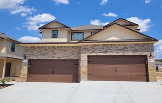 3/2.5 Luxury Townhome in Seguin