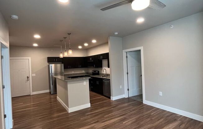 2 beds, 2 baths, 965 sqft, $1,450