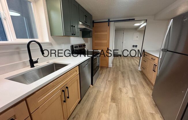 2 beds, 1 bath, 1,053 sqft, $2,195, Unit 2550 1/2 Edision