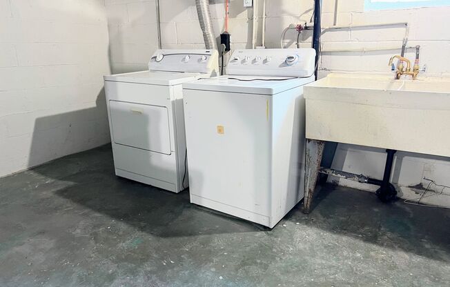 Comfortable 2 Bedroom in Convenient Location