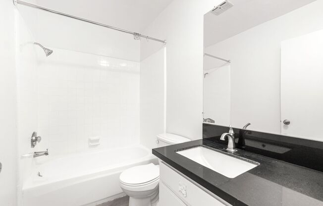 1 bed, 1 bath, 670 sqft, $2,300, Unit 220