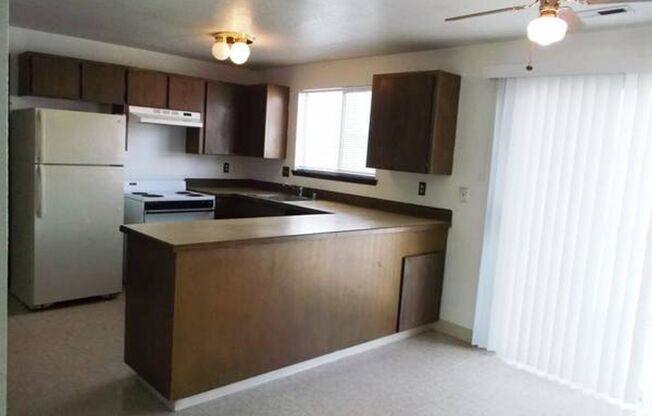 2 beds, 1.5 baths, 1,100 sqft, $1,295, Unit 300-4