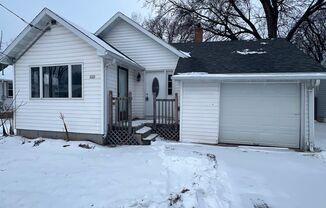 Beautiful 2 Bedroom 1.5 Bathroom Home