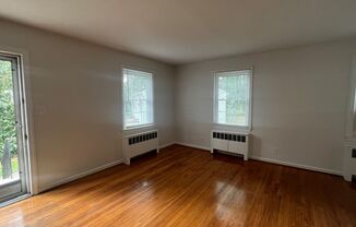 2 beds, 1 bath, $1,200