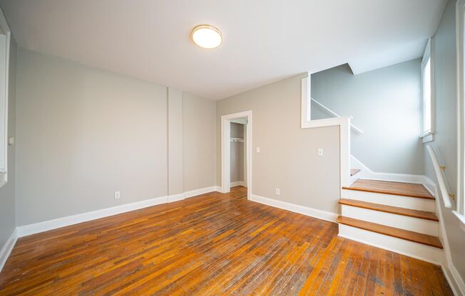 3 beds, 1 bath, $1,595, Unit 73M