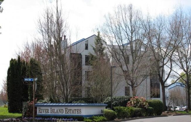 2 Bedroom Condo In Fantastic Location!