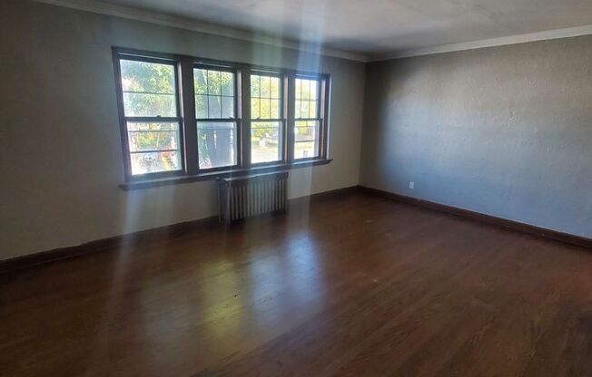 2 beds, 1 bath, 880 sqft, $850, Unit 3