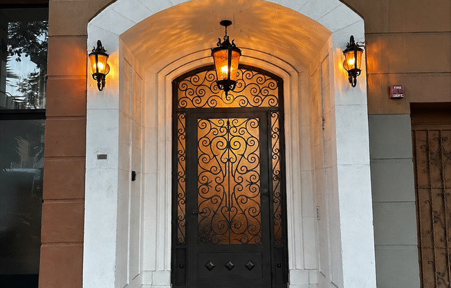 2 beds, 1 bath, $1,569, Unit 204