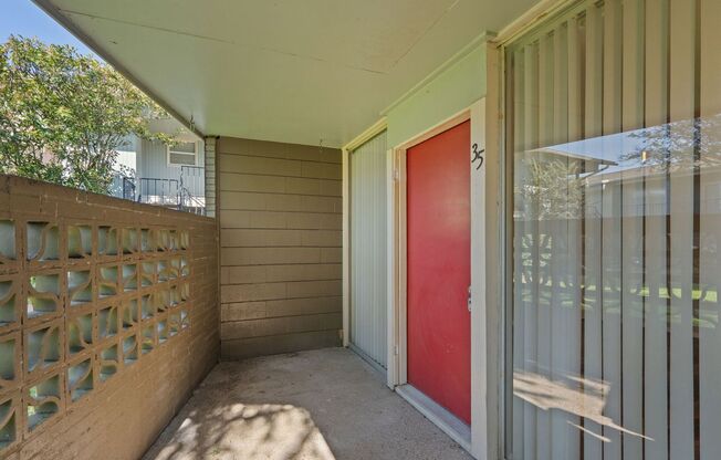 Studio, 1 bath, 648 sqft, $999, Unit #35