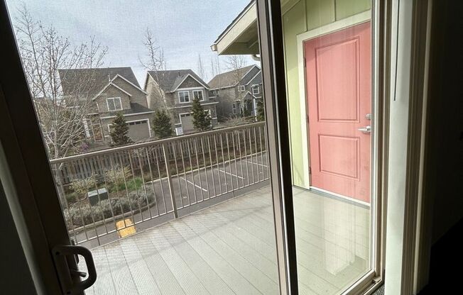 3 beds, 1.5 baths, 1,370 sqft, $1,900, Unit 2440-4