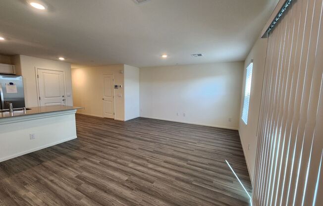 3 beds, 2.5 baths, $1,895, Unit UNIT 87