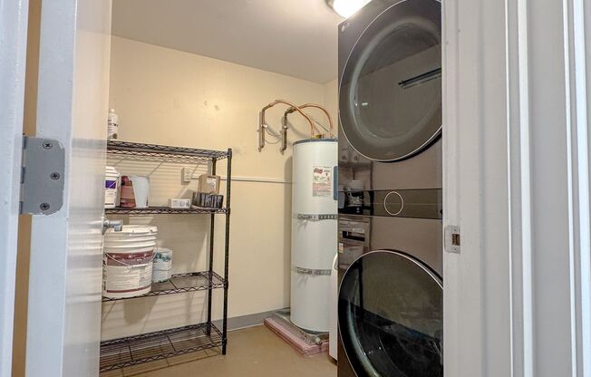 2 beds, 1 bath, $2,550, Unit Apt 109