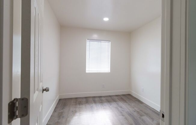 2 beds, 1 bath, 720 sqft, $2,600, Unit M_L