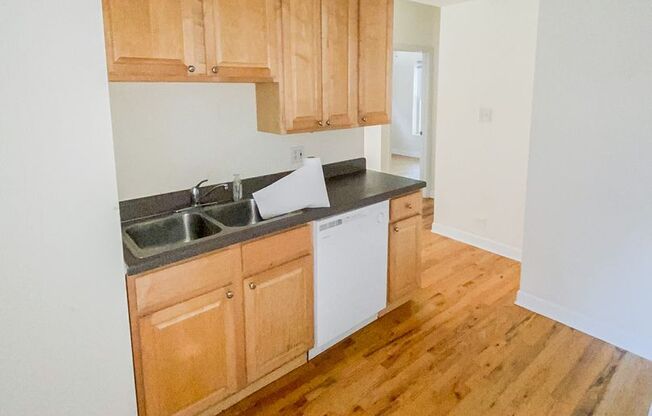 2 beds, 1 bath, 725 sqft, $2,750, Unit 851-1N