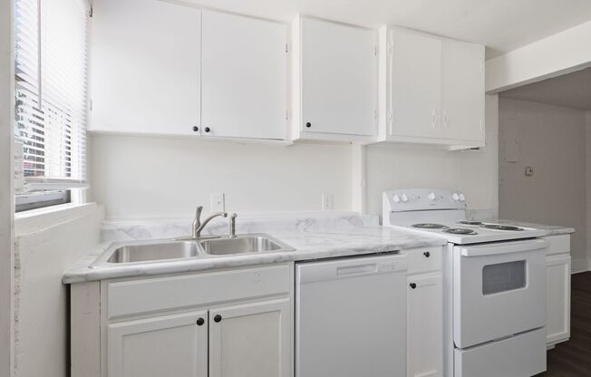 2 beds, 1 bath, 650 sqft, $950, Unit 1015 N Scott Avenue #7