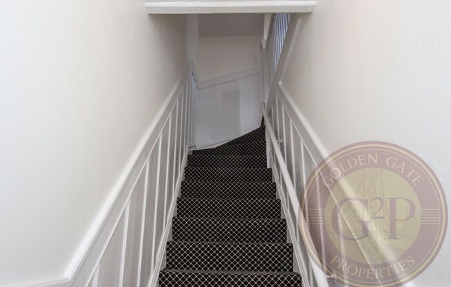 Russian Hill - 3 BR, 1 BA Condo 1,125 Sq. Ft. - 3D Virtual Tour, In-Unit Washer & Dryer