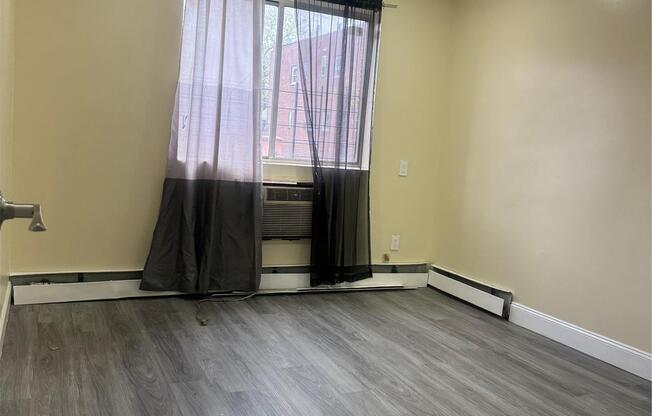 917 E 82 ST