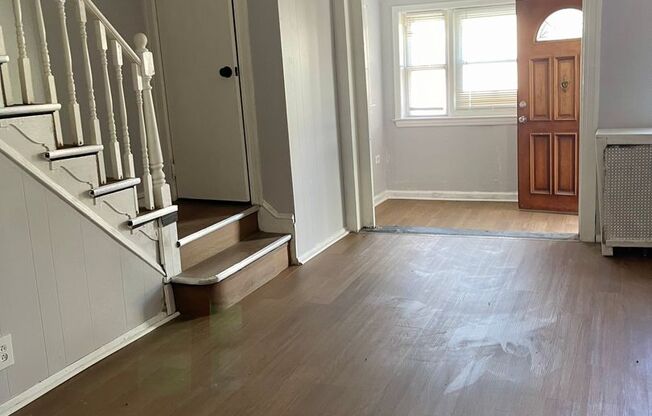 Lovely 3-bedroom townhome near 69th St.