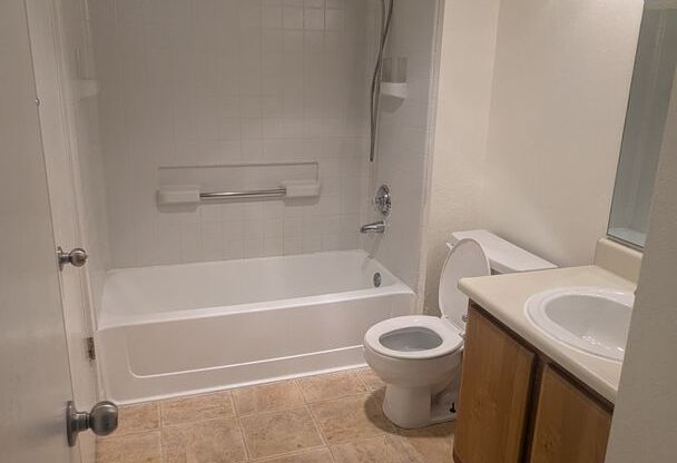 2 beds, 1 bath, $1,900, Unit # #A 201