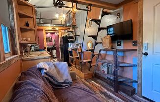 Studio, 1 bath, $1,995