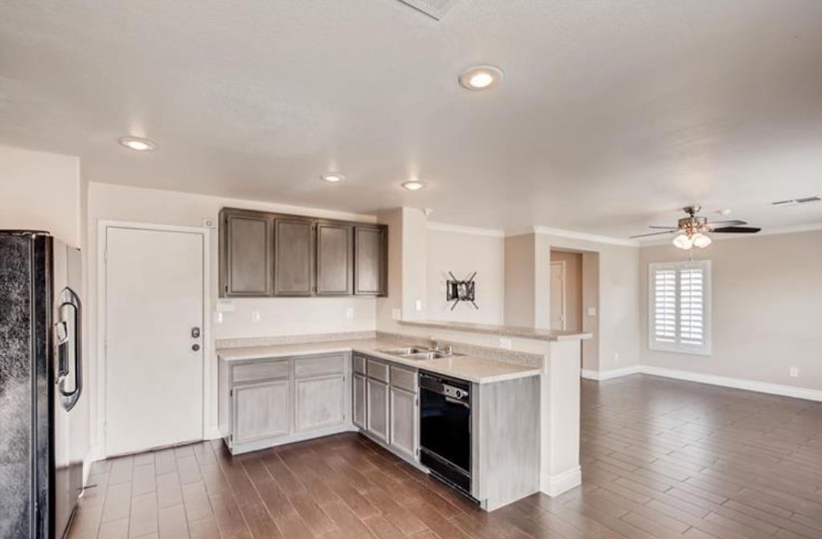 FAMILY FUN AND ENTERTAINMENT CENTRAL