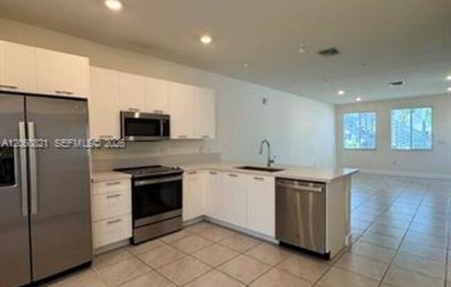 10270 NW 66th St cu-101, Doral, FL 33178