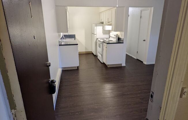 2 beds, 2 baths, 900 sqft, $1,575, Unit #01