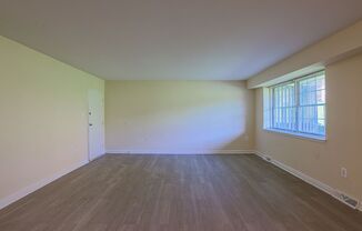 2 beds, 1 bath, 925 sqft, $1,537