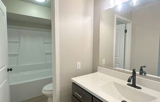 2 beds, 1 bath, 900 sqft, $1,425, Unit 6204-2