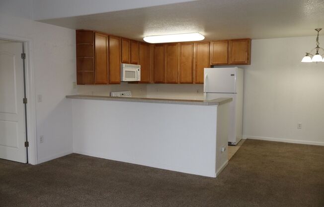 Loveland Living: Spacious Condo with Pool, Gym & More