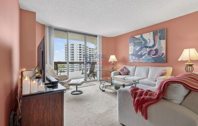 2 beds, 2 baths, $2,700, Unit #1402