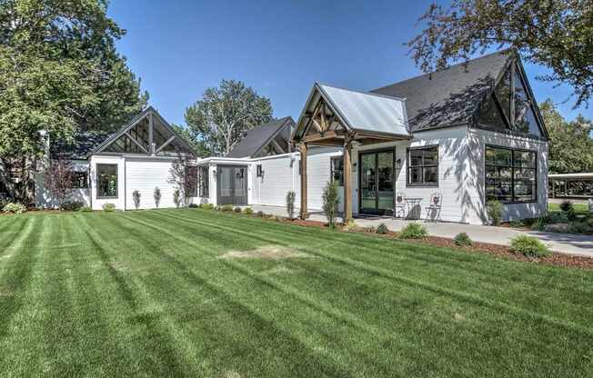 Exterior Landscape at Reedhouse Apartments, Idaho, 83706