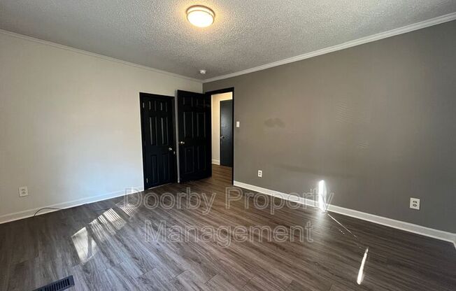 3 beds, 1 bath, 1,032 sqft, $1,350