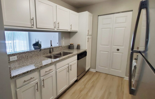 2 beds, 1 bath, 835 sqft, $1,365, Unit 2338L