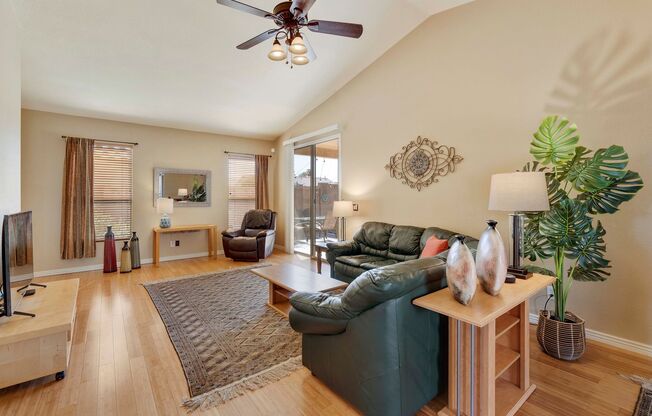 Gorgeous fully furnished home in Gilbert with sparkling pool!