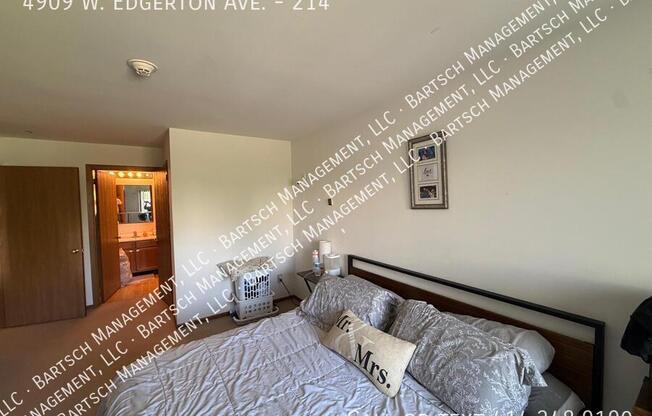 4909 W EDGERTON AVE