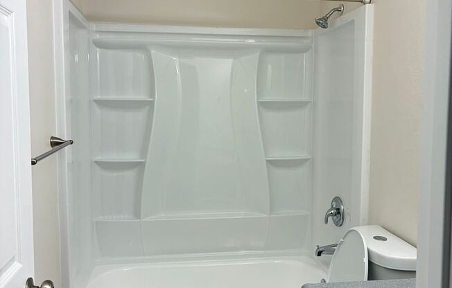 2 beds, 1 bath, 860 sqft, $1,699, Unit E-08