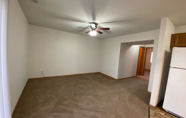 2 beds, 2 baths, 850 sqft, $985, Unit 304