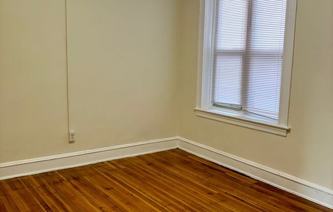 3 beds, 1 bath, 1,400 sqft, $1,595, Unit 4532-B15