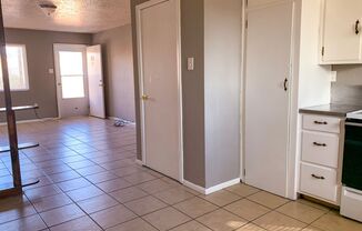 2 beds, 1 bath, 700 sqft, $949, Unit 213 #2