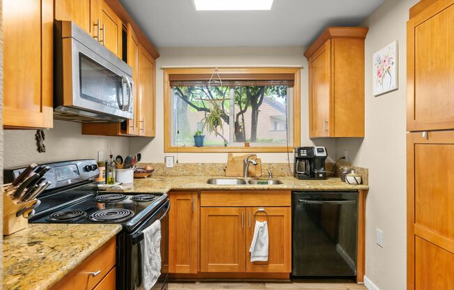 Lovely 2 Bedroom/1.5 Bath Mt Park Condo w/ Garage