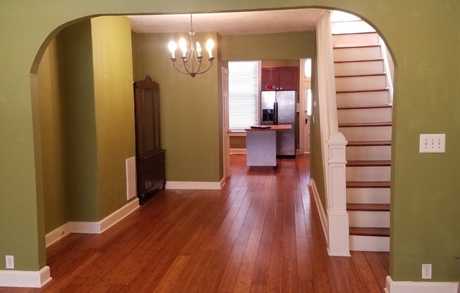 Charming 2 Bedroom w/ Den Townhome in Washington Village!