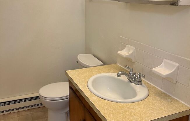 1 bed, 1 bath, 500 sqft, $1,130, Unit R-2