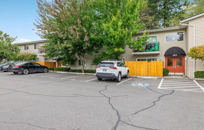 1 bed, 1 bath, 547 sqft, $1,350, Unit 32